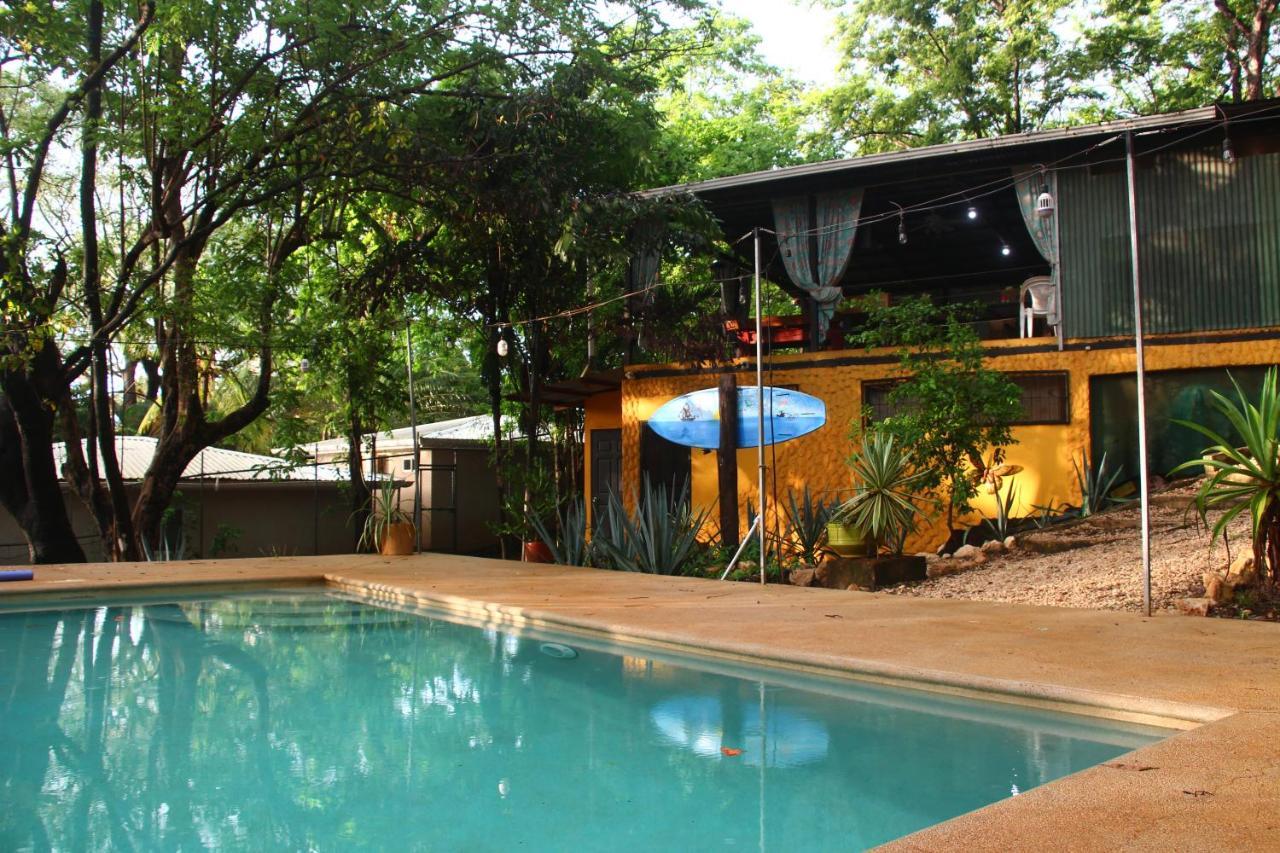 Casa Pura Vida Surf Hostel - Tamarindo Costa Rica エクステリア 写真