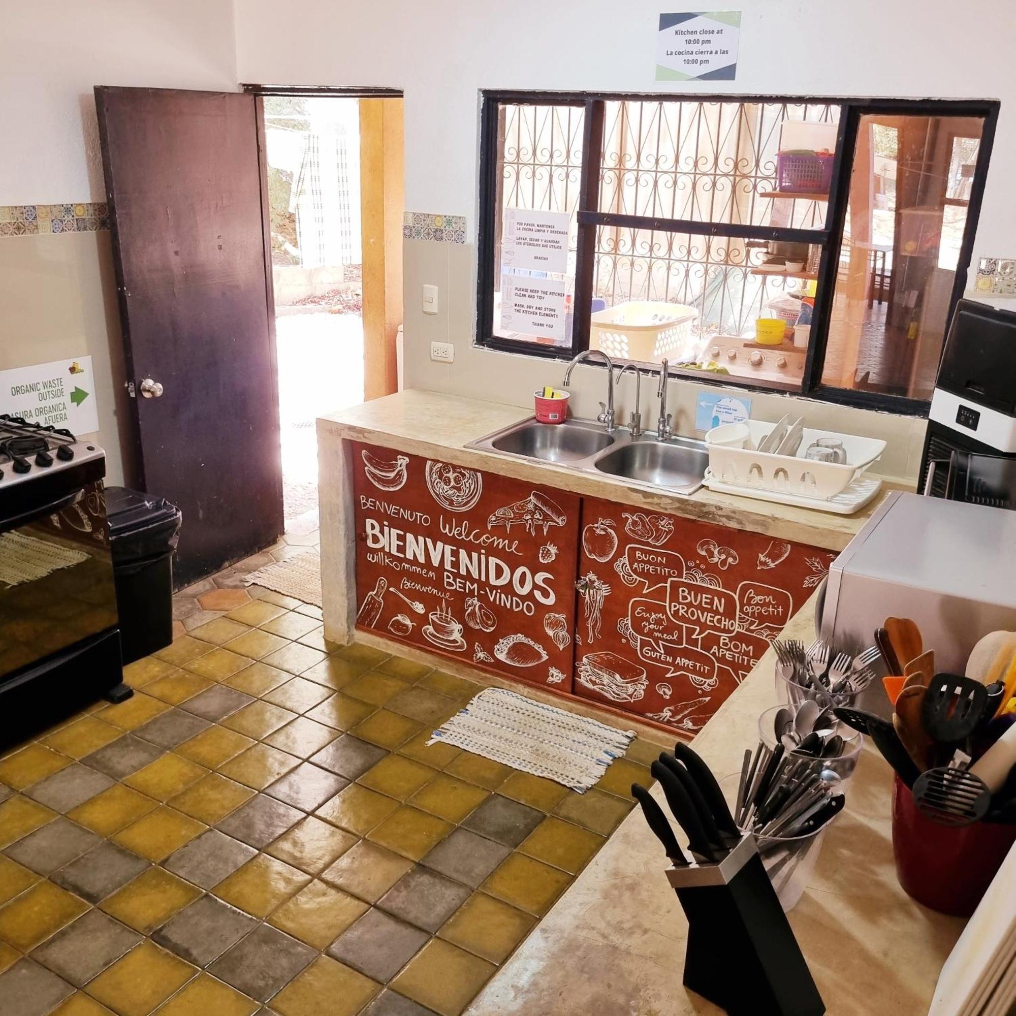 Casa Pura Vida Surf Hostel - Tamarindo Costa Rica エクステリア 写真