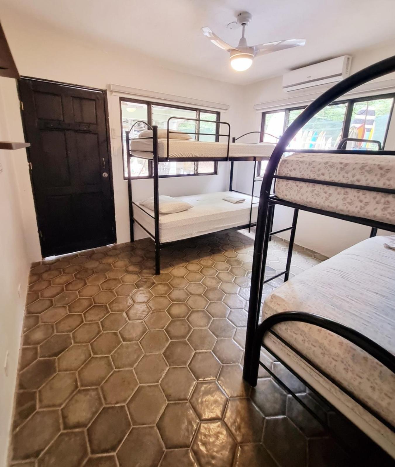Casa Pura Vida Surf Hostel - Tamarindo Costa Rica エクステリア 写真
