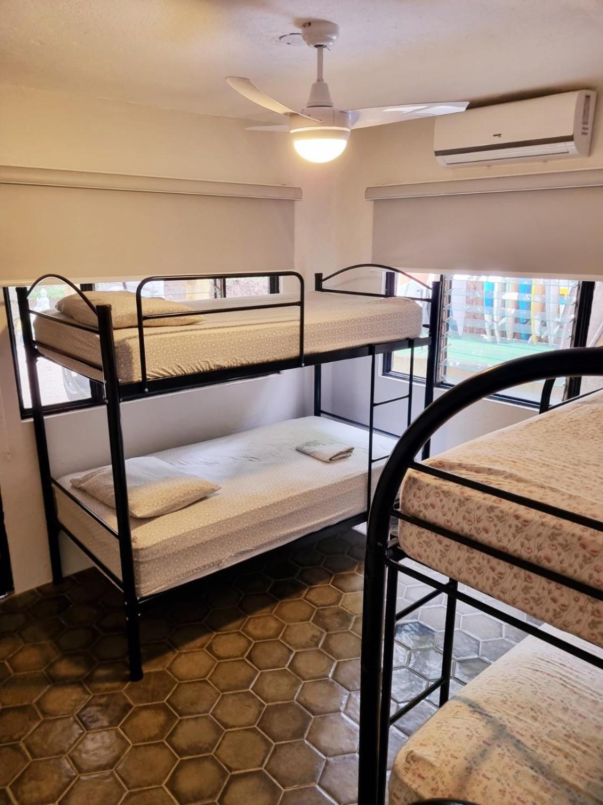 Casa Pura Vida Surf Hostel - Tamarindo Costa Rica エクステリア 写真