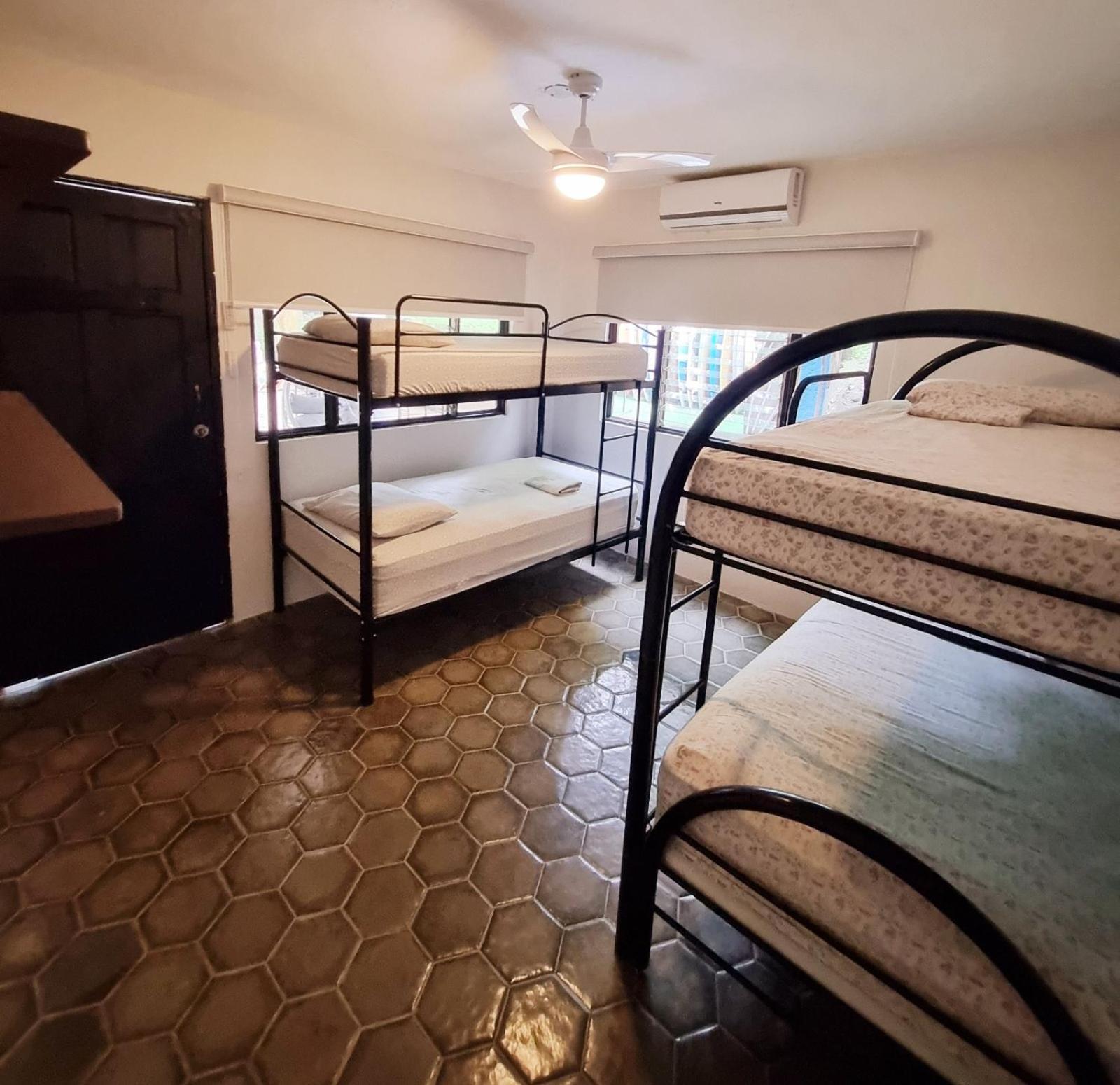 Casa Pura Vida Surf Hostel - Tamarindo Costa Rica エクステリア 写真