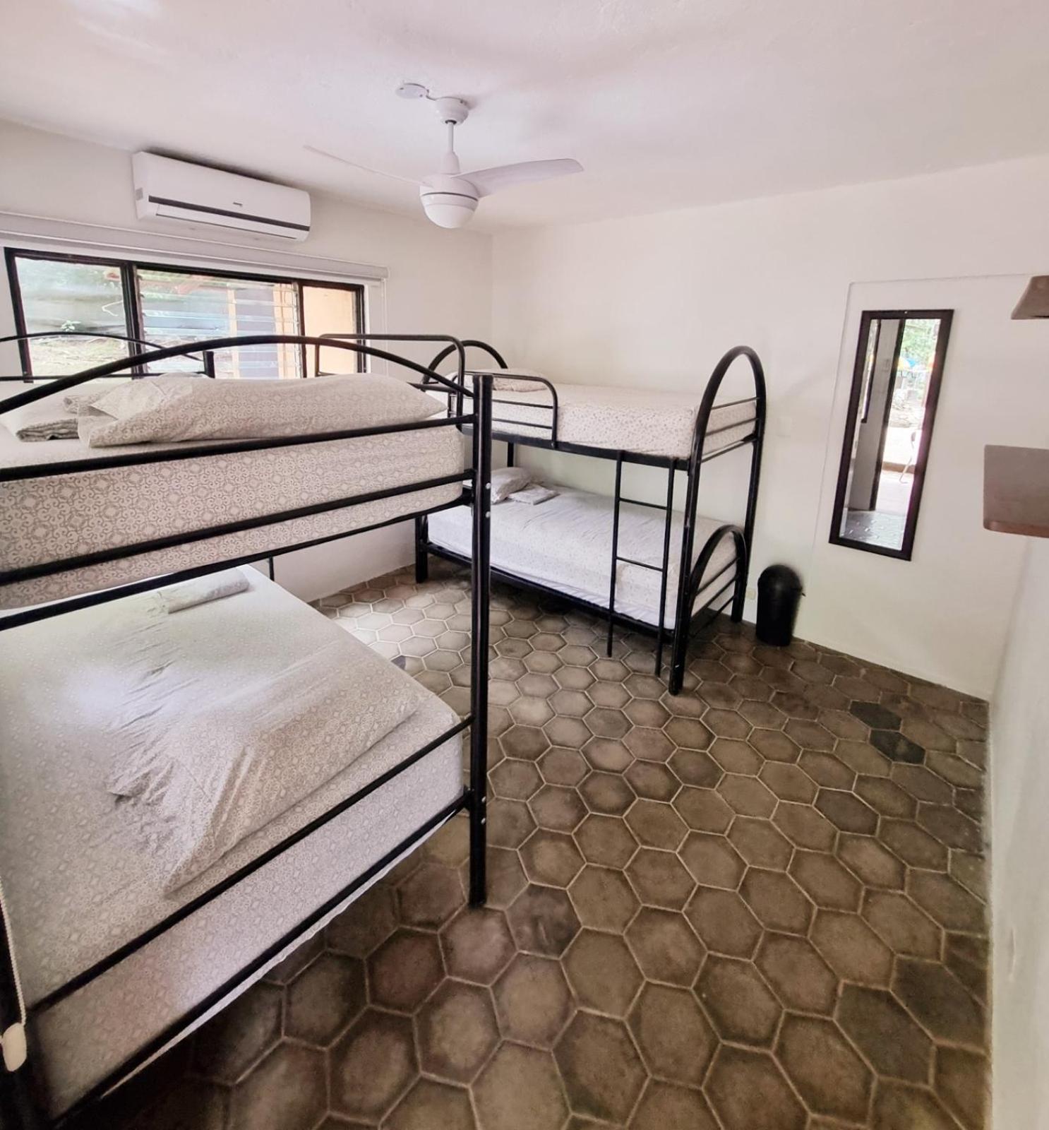 Casa Pura Vida Surf Hostel - Tamarindo Costa Rica エクステリア 写真