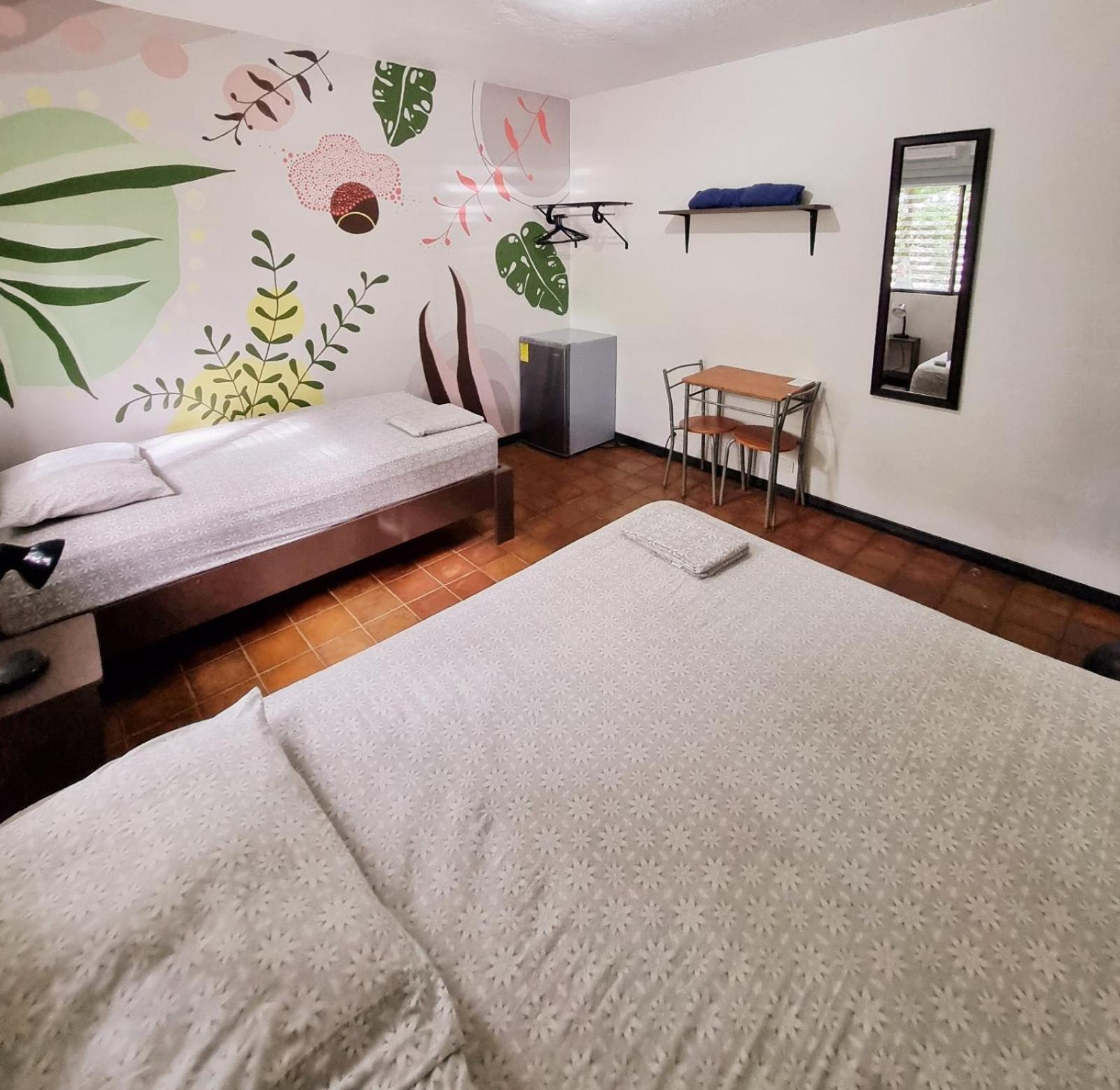 Casa Pura Vida Surf Hostel - Tamarindo Costa Rica エクステリア 写真