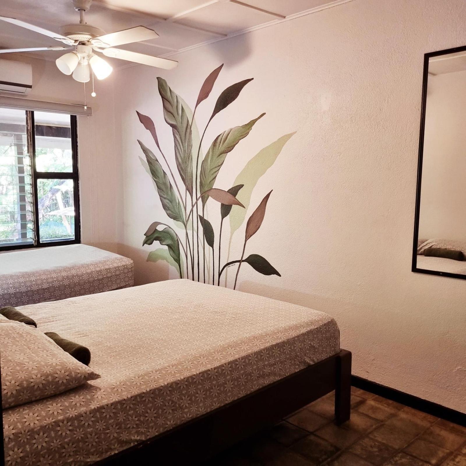 Casa Pura Vida Surf Hostel - Tamarindo Costa Rica エクステリア 写真