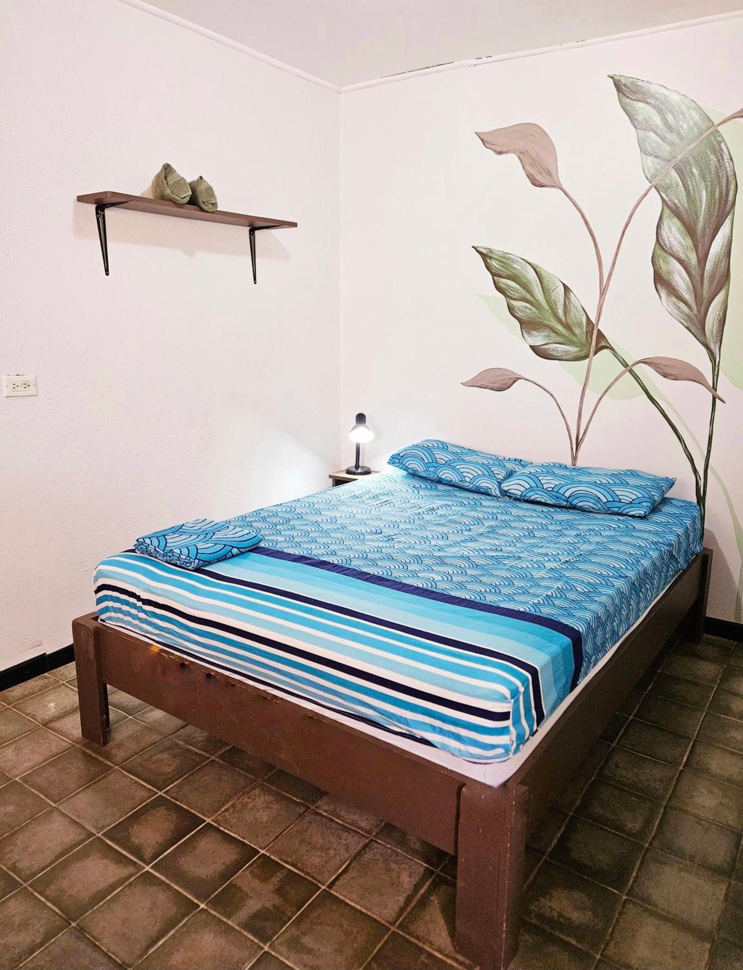 Casa Pura Vida Surf Hostel - Tamarindo Costa Rica エクステリア 写真